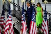 Мелания Трамп подчеркнула загар зеленым платьем. ФОТО