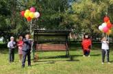 В российском селе устроили торжественное открытие скамейки. ВИДЕО