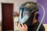 Школьники придумали удобный шлем для защиты от Covid-19, и он похож на экипировку из будущего. ФОТО