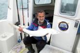 Рыбак случайно поймал на крючок акулу и был ошеломлен - она оказались "альбиносом". ФОТО
