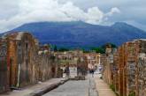 "Они приносят несчастье": туристка, укравшая артефакты из Помпей, вернула их спустя 15 лет