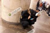 В столичном метро увидели девушек-полицейских в странных позах. ФОТО