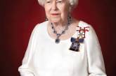 Королева Елизавета II представила новый официальный портрет. ФОТО