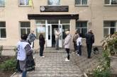 Курьезы. В Мелитополе избиратели ищут в опроснике Зеленского имена кандидатов 