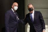 Глава МИД России Лавров изобрел новый способ ношения маски. ФОТО