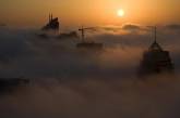 Необычное зрелище — города в облаках и тумане. ФОТО