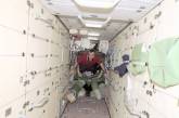 Российские космонавты не выполнили основную задачу выхода в открытый космос: не смогли открутить болт. ФОТО