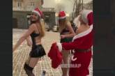 Зажигательные танцы: обнаженные Дед Мороз и Снегурочки поздравили киевлян с праздниками. ВИДЕО