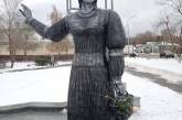 Нашелся покупатель на напугавший и рассмешивший всех российский памятник «Аленка». ФОТО