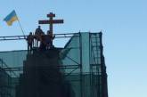 На место Ленина в Харькове установили крест. ФОТО