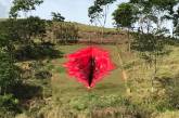 В Бразилии установили 33-метровую художественную инсталляцию в форме вагины. ФОТО