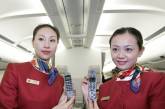 Китайским стюардессам посоветовали носить подгузники