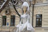 В Киеве вандалы разбили скульптуру балерины. ФОТО
