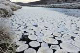 «Ледяные блины» на шотландской реке. ФОТО