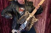 Музыкант Prince Midnight из США сделал гитару из скелета своего дяди Филиппа. ФОТО