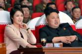 Жена Ким Чен Ына впервые появилась на публике после годового отсутствия. Фото
