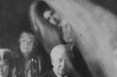 В архиве обнаружили снимки, на которых запечатлен призрак женщины