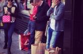 Скучающие мужики на шоппинге - забавные фото