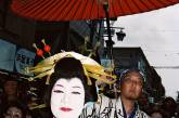 Фестиваль Канамара Мацури в Японии на снимках. ФОТО