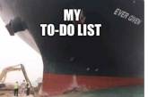 Экскаватор, пытающийся откопать контейнеровоз в Суэцком канале, стал мемом