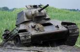 Женщина на иномарке чуть не сбила Т-34 на Крещатике