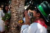 Почему мужчинам в Индии приходиться жениться на деревьях? ФОТО