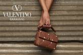 Реклама сумки Valentino вызвала скандал. ФОТО