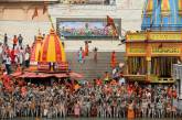 Массовое омовение в водах Ганга на праздник Кумбха Мела. ФОТО