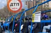В Киеве заметили "антиковидную маршрутку". ФОТО