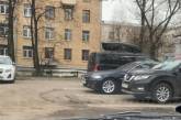 Во Львове водители забавно "наказали" женщину, которая не умеет парковаться. ФОТО