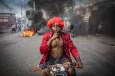 Гаити: повседневная жизнь на острове с оружием и потасовками. ФОТО