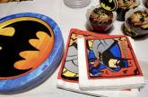 Парень фанатки Бэтмена устроил тематическую вечеринку в честь её дня рождения. ФОТО