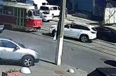 Чиновник на джипе обвинил трамвай в нарушении ПДД: курьезный инцидент. ВИДЕО