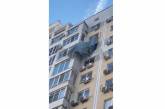 В России парашютист случайно залетел в окно на 13 этаже (видео)