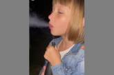 В Харькове девочка курила кальян со взрослыми (ВИДЕО)