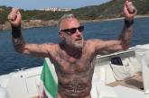 "Танцующий миллионер" устроил новое шоу на яхте (ВИДЕО)