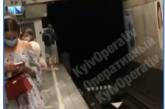 В Киев на станции метро пассажир справил малую нужду на рельсы (ВИДЕО)