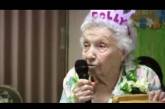 Американка отметила 100-летие вечеринкой в гавайском стиле