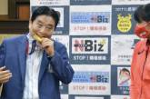 В Японии мэр покусал медаль олимпийской чемпионки: ей выдадут новую (ФОТО)