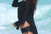 Ирина Шейк удивила сочной фигурой на пляже в Мексике. ФОТО