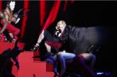 Мадонна оконфузилась на сцене церемонии Brit Awards 2015