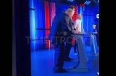 Жириновский в прямом эфире потерял штаны (ВИДЕО)