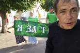 Российский флешмоб «Я за трезвость» испортил местный алкоголик (ВИДЕО)