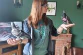 Девушка потратила кучу денег на наряды для голубей (ФОТО)