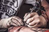 Художник создает «живые» татуировки-мультики (ВИДЕО)