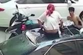 Полуголая девушка выпала из окна во время любовных утех и пробила крышу авто (ВИДЕО) 