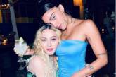 Мадонна показала видео с балующейся в раздевалке дочерью (ВИДЕО)