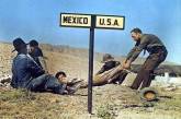 На границе с Мексикой американские пограничники пытаются втянуть преступника на свою территорию, 1920г. (фото)