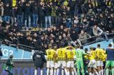 В Нидерландах футбольные фанаты обвалили трибуну (ВИДЕО)