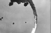 Подбитый пикирующий бомбардировщик, последние секунды. 1945 год. ФОТО